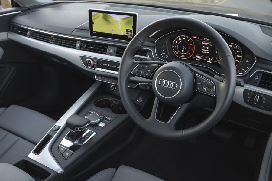Панель приборов Audi A5 Coupe 2.0 TFSI S-Line 2017 года  (ZA) (фото 2 из 26)